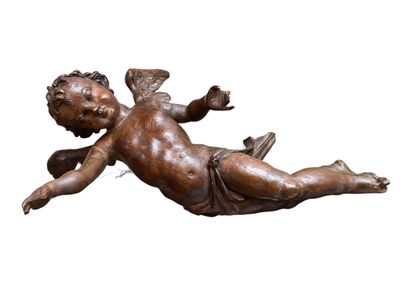 Angelot en bois sculpté. 55 x 43 cm (accidents,...