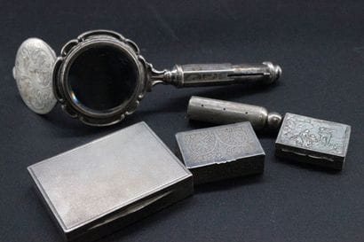 Ensemble de 3 boîtes en argent, un face à...