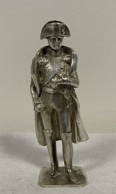 Statuette représentant Napoléon debout en...