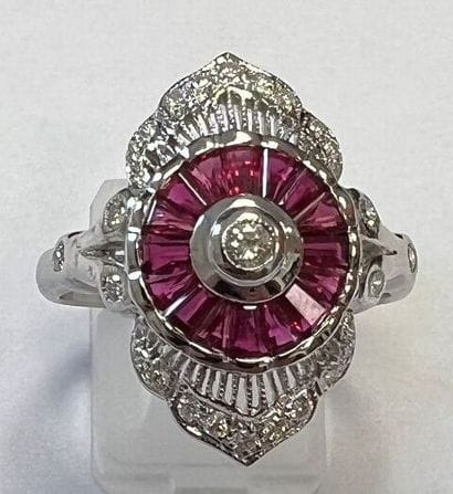 Ring in white gold 750°/.(18K) 8g set with...
