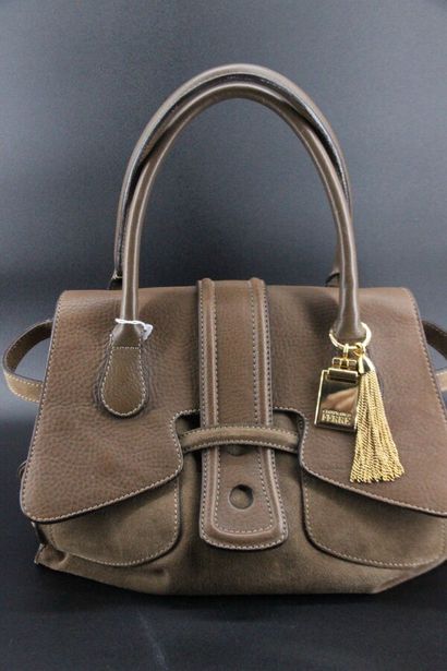 GIANFRANCO FERRE- Sac à main en cuir marron,...