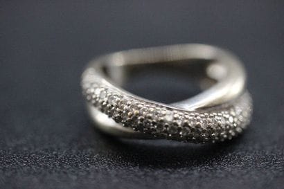 POIRAY- White gold ring with crossed ribbons...