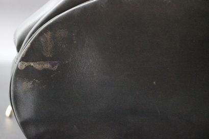 DIOR- Sac à dos en cuir noir, tâches sur...