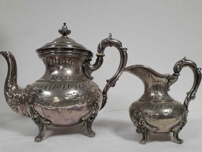 Théière et pot à lait en métal argenté de...