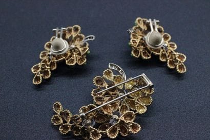 Yellow gold set including a brooch and a...