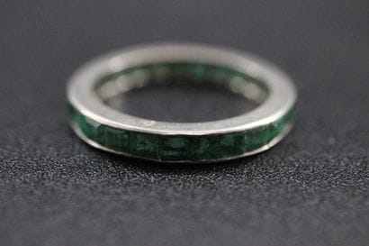 Wedding ring in platinum set with quadrangular...