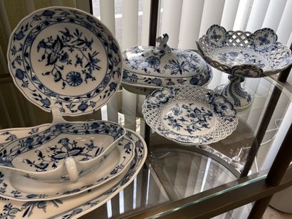 MEISSEN- Partie de service de table en porcelaine...
