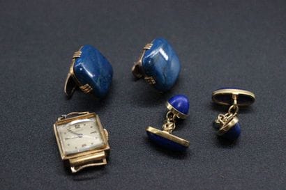 Ensemble comprenant un boîtier de montre...
