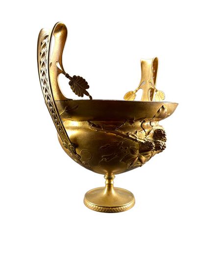 MAISON BARBEDIENNE- Coupe cratère en bronze...