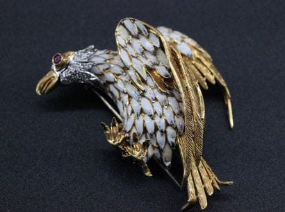 Yellow and white gold brooch stylizing an...