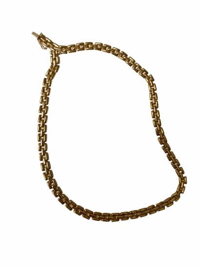 Collier en or jaune à mailles rectangulaires....