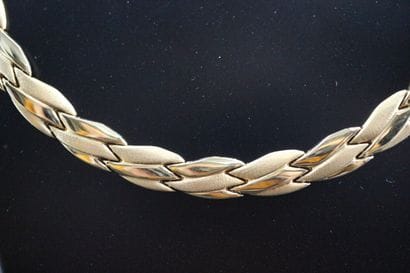 Choker necklace in yellow gold polished and...