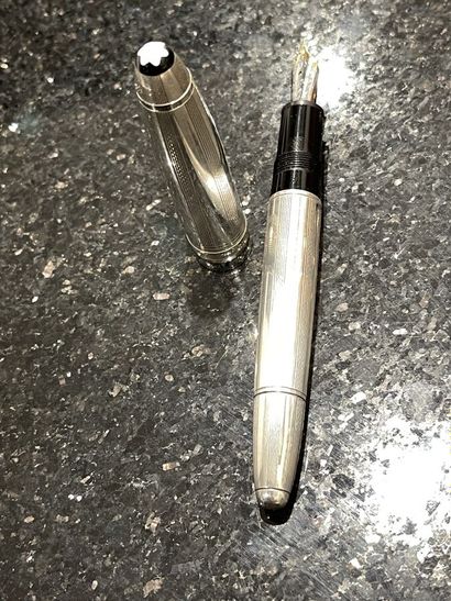MONTBLANC- Stylo plume en argent, grand modèle,...