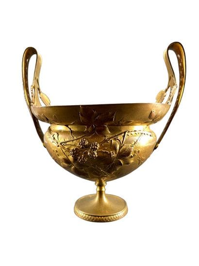MAISON BARBEDIENNE- Coupe cratère en bronze...