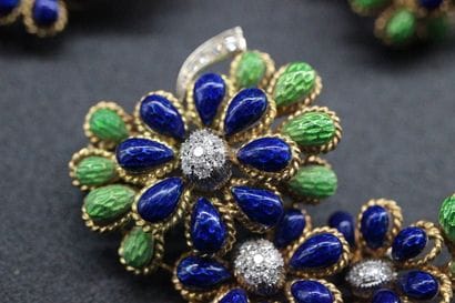 Yellow gold set including a brooch and a...