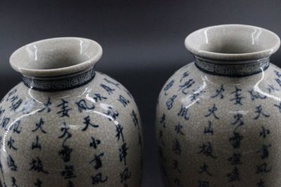 CHINE- Paire de vases en faïence craquelée....