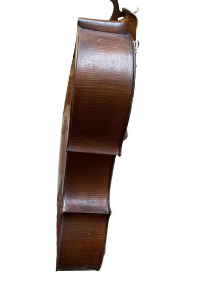 Violoncelle. H 122 cm, (accidents en l'é...