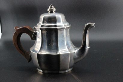 Cafetière en argent, manche bois. PB: 860...