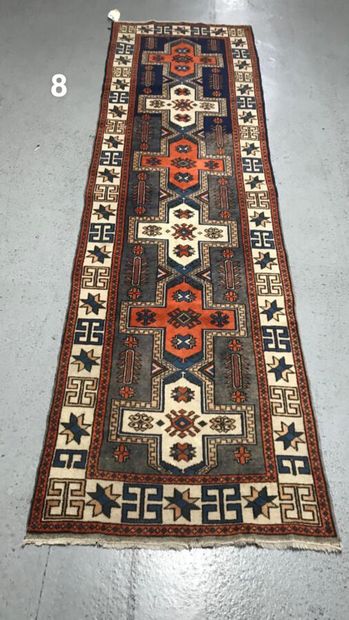 Tapis galerie Chirvan (RUSSIE) à décor de...