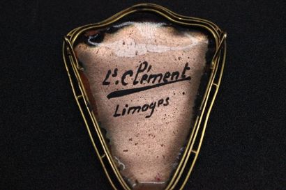 Broche en or jaune ornée d'un émail de Limoges...