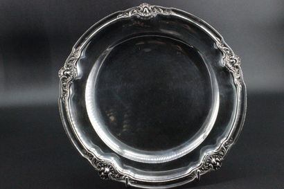 Round dish with shell decoration. 800 grs...