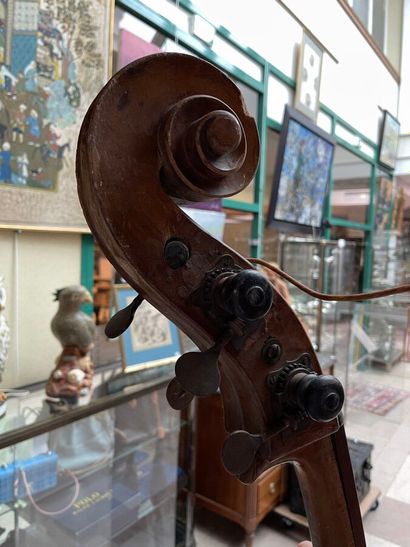 Contrebasse. H 190 cm ( accidents) 