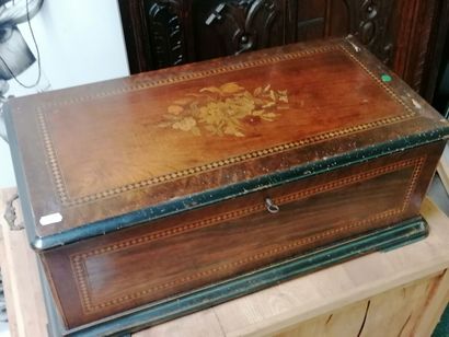 Music box, bee model, in veneered wood inlaid...