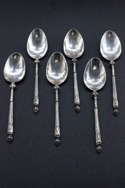 6 cuillères à moka en argent. 100 grs