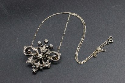 Pendentif et sa chaîne transformable en broche...