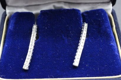 Paire de boucles d'oreilles en rivière en...