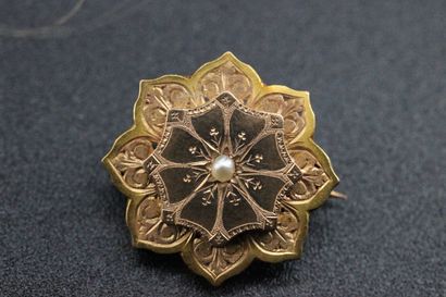 Broche et paire de boucles d'oreilles en...