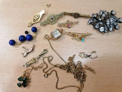 Lot de bijoux divers cpt une broche en argent...