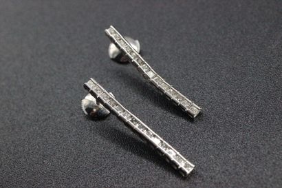 Paire de boucles d'oreilles en rivière en...
