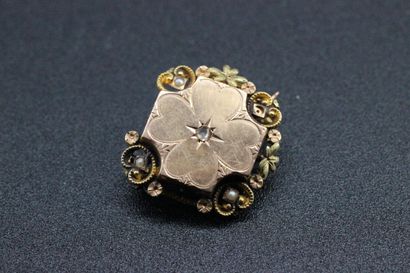 Broche en or jaune. 2,3 grs (manque)
