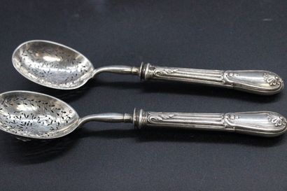 2 cuillères à cerises à l'eau de vie en argent...