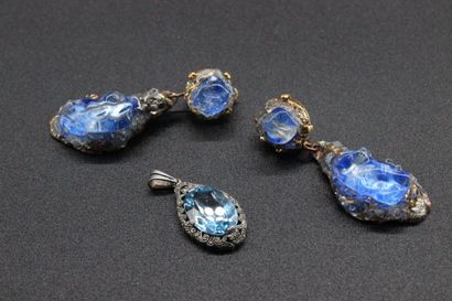 Ensemble d'un pendentif en argent et pierre...