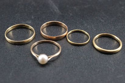 Set of 4 yellow gold wedding bands and a...