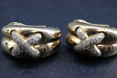 CHAUMET- Paire de boucles d'oreilles en or...