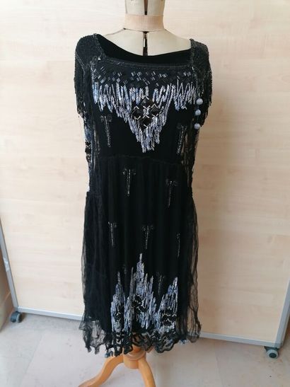 Robe type Charleston en tulle et perles,...