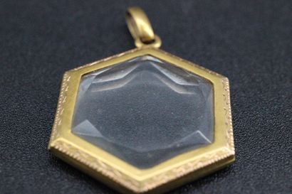 Yellow gold photo pendant. PB (with glass):...