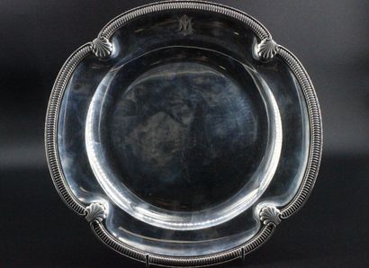 Plat rond en argent poinçon Minerve. Monogrammé...
