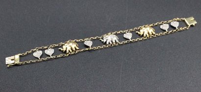 Bracelet en or jaune agrémenté de breloques...