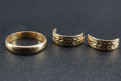 Alliance en or jaune et bague (accidentée)....
