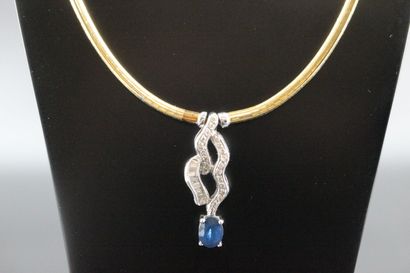 Collier en or jaune orné d'un saphir de 1,60...