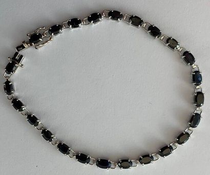 Bracelet en or blanc 750°/.(18K) 5g45 ornée...