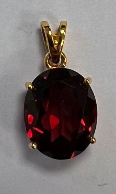 Pendentif en or jaune 750°/.(18K) ornée d'un...