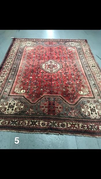 Tapis Chivar Mefa (IRAN) à décor de médaillon...