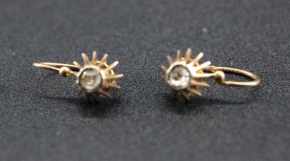 Paire de dormeuses en or jaune ornées de...