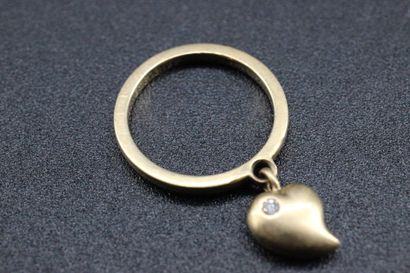 Bague en or jaune agrémentée d'un coeur en...