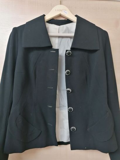 Ensemble d'une veste longue en tissu noir...